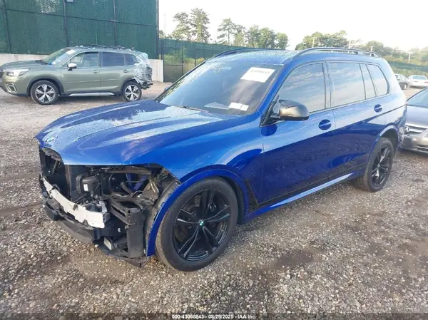 5UX33EM03R9S83884 2024 BMW X7 - Image 2