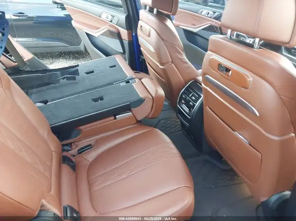5UX33EM03R9S83884 2024 BMW X7 - Image 8