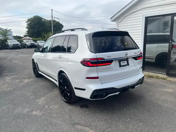 5UX33EM04P9P12415 2023 BMW X7 - Image 2