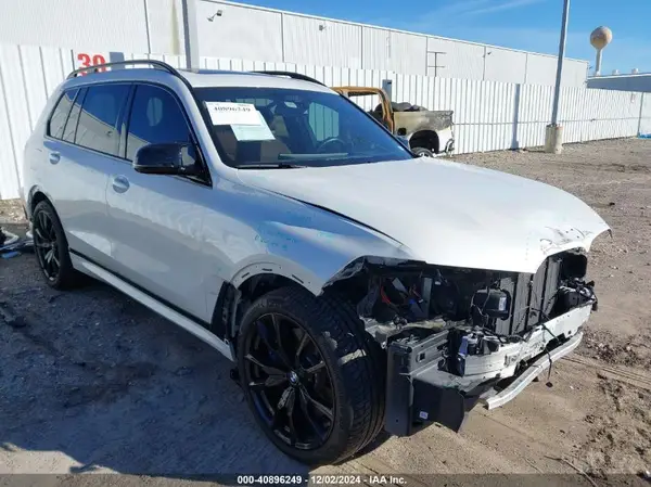 5UX33EM04P9P35452 2023 BMW X7 - Image 1