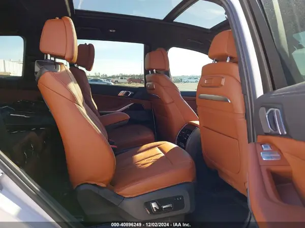 5UX33EM04P9P35452 2023 BMW X7 - Image 8