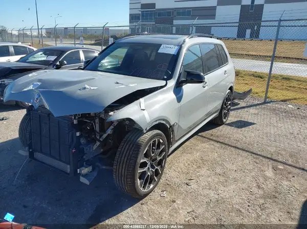 5UX33EM04P9R84981 2023 BMW X7 - Image 2