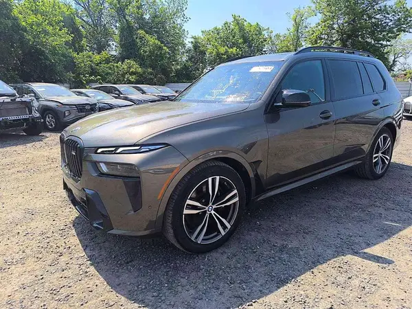 5UX33EM04P9R91655 2023 BMW X7 - Image 1