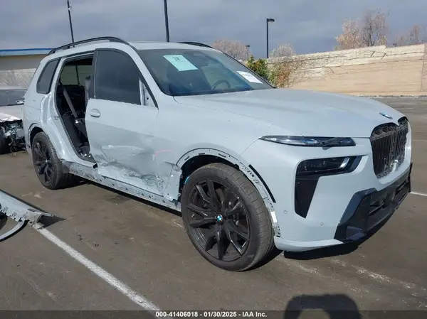 5UX33EM04R9S86289 2024 BMW X7 - Image 1