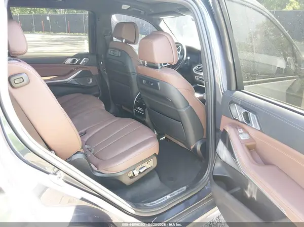 5UX33EM04R9T59645 2024 BMW X7 - Image 8