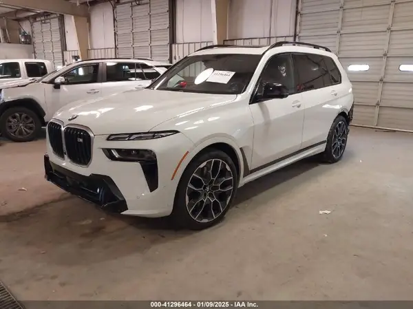 5UX33EM04R9T72699 2024 BMW X7 - Image 2