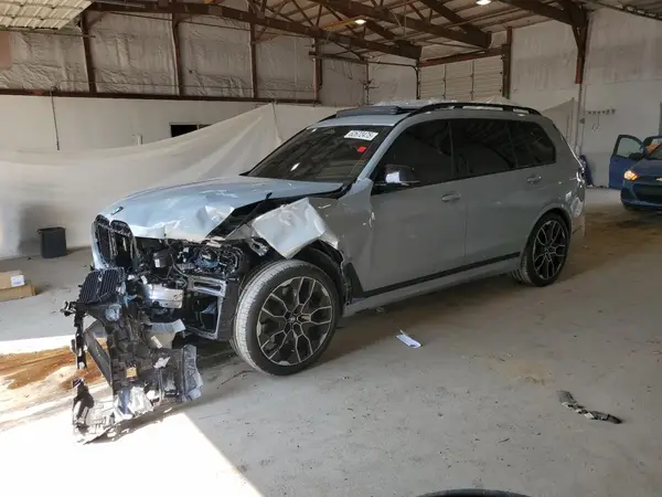 5UX33EM04S9W35098 2025 BMW X7 - Image 1