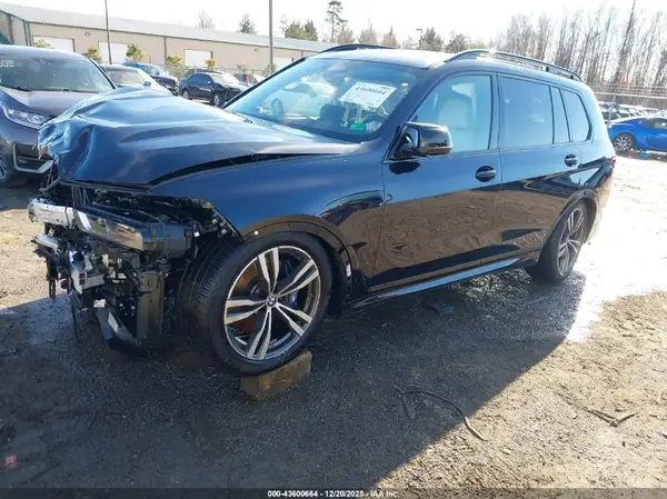 5UX33EM04S9W68246 2025 BMW X7 - Image 2