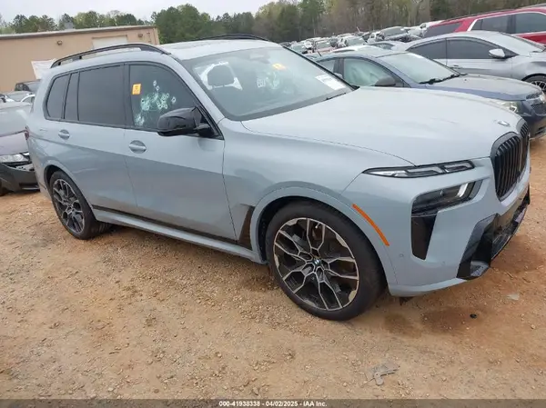 5UX33EM04S9X73210 2025 BMW X7 - Image 1