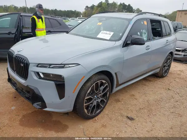 5UX33EM04S9X73210 2025 BMW X7 - Image 2