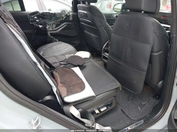 5UX33EM04S9X73210 2025 BMW X7 - Image 8