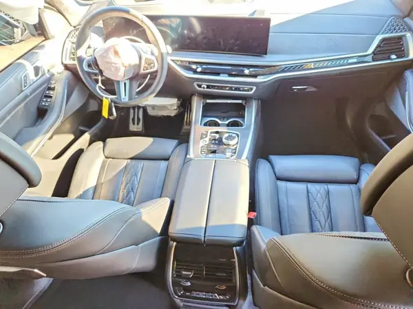 5UX33EM04T9023775 2026 BMW X7 - Image 8