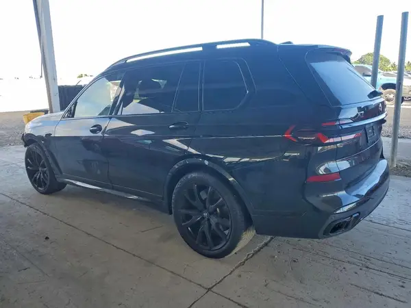 5UX33EM05R9S90920 2024 BMW X7 - Image 2
