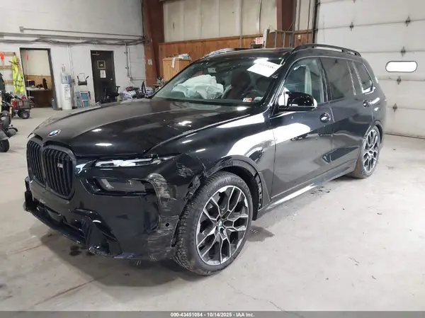 5UX33EM05R9T18568 2024 BMW X7 - Image 2
