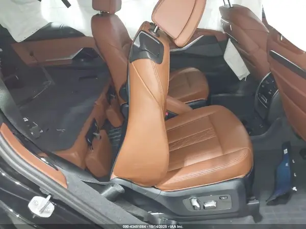 5UX33EM05R9T18568 2024 BMW X7 - Image 8
