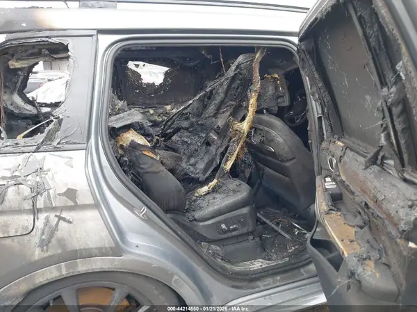 5UX33EM05R9U14037 2024 BMW X7 - Image 8