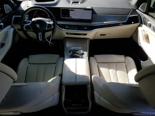 5UX33EM05R9U70267 2024 BMW X7 - Image 8