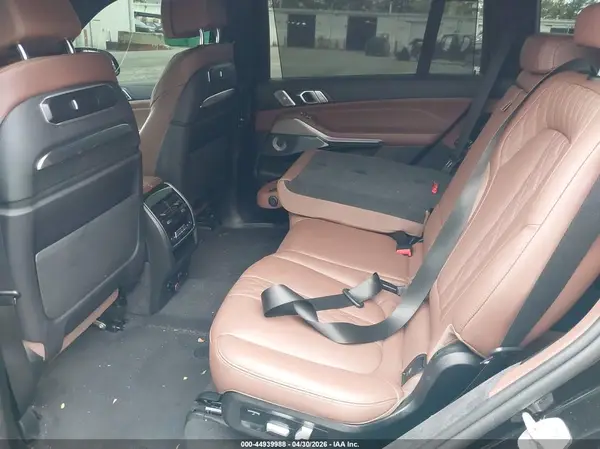 5UX33EM05R9U82161 2024 BMW X7 - Image 8