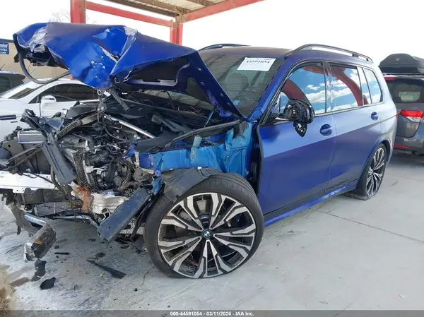 5UX33EM05R9V05616 2024 BMW X7 - Image 2