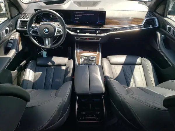 5UX33EM05R9V23548 2024 BMW X7 - Image 8