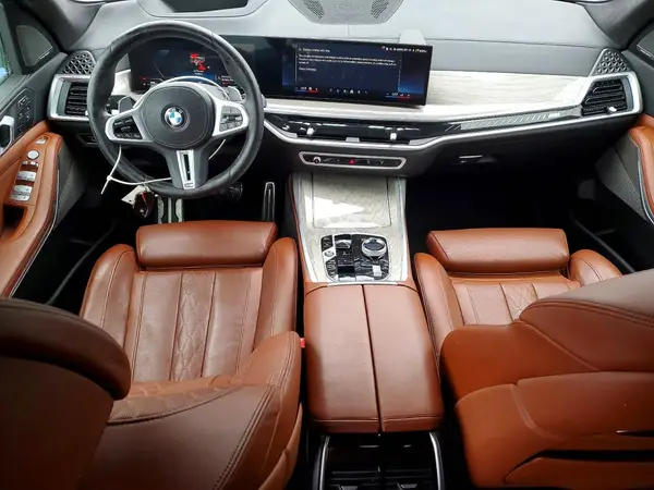 5UX33EM05S9X81199 2025 BMW X7 - Image 8