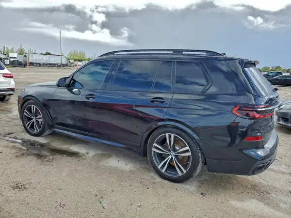 5UX33EM05S9Y48061 2025 BMW X7 - Image 2