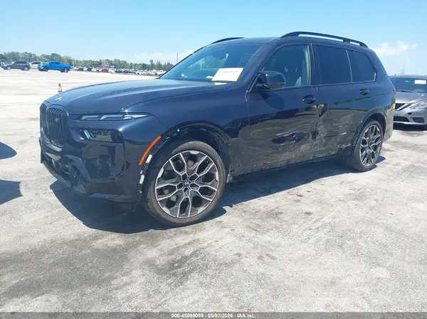 5UX33EM05T9019198 2026 BMW X7 - Image 2