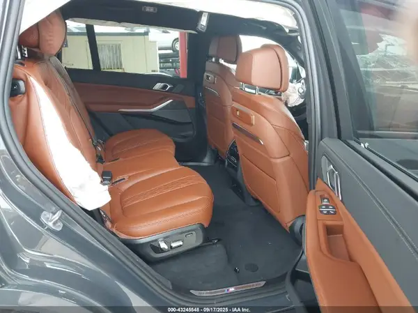 5UX33EM05T9102226 2026 BMW X7 - Image 8