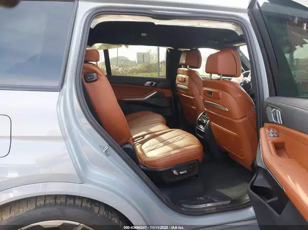 5UX33EM05T9105143 2026 BMW X7 - Image 8