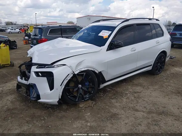 5UX33EM06P9R31800 2023 BMW X7 - Image 2