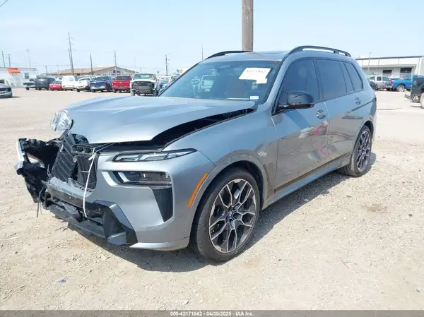 5UX33EM06S9Y33892 2025 BMW X7 - Image 2