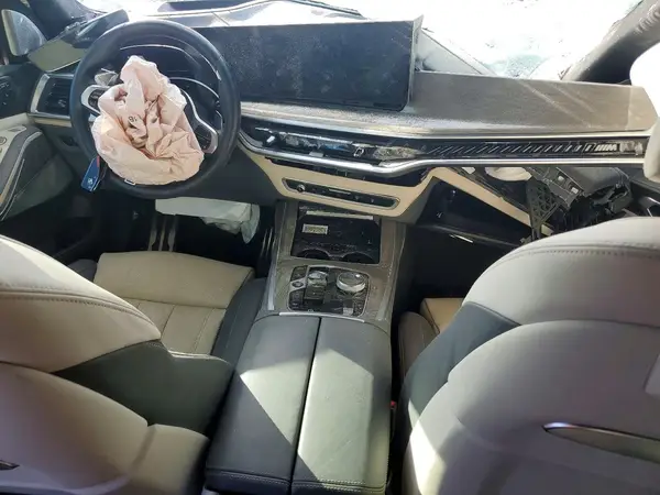 5UX33EM07P9P73371 2023 BMW X7 - Image 8