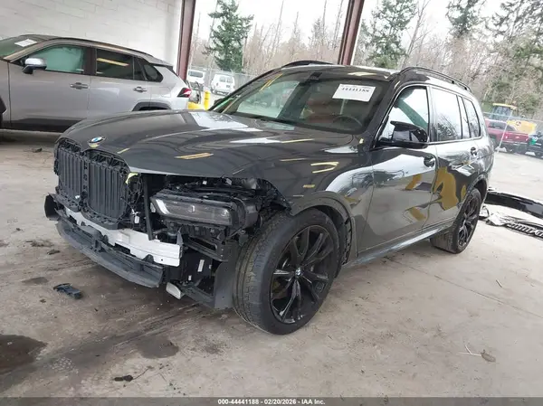 5UX33EM07R9T37932 2024 BMW X7 - Image 2