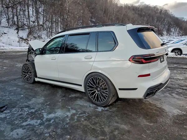 5UX33EM07R9V54865 2024 BMW X7 - Image 2