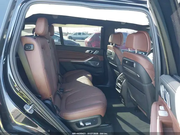 5UX33EM07S9W85459 2025 BMW X7 - Image 8