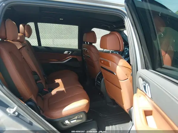 5UX33EM07S9X31369 2025 BMW X7 - Image 8