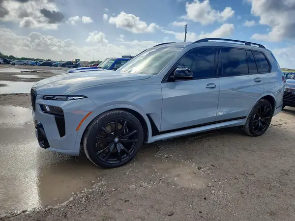 5UX33EM07S9X33865 2025 BMW X7 - Image 1