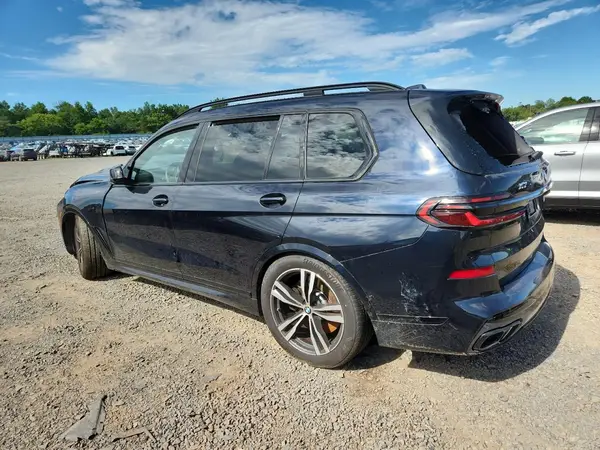 5UX33EM07S9X73329 2025 BMW X7 - Image 2