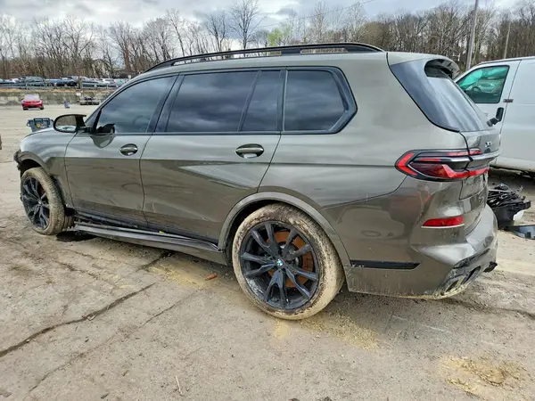 5UX33EM08R9U31933 2024 BMW X7 - Image 2