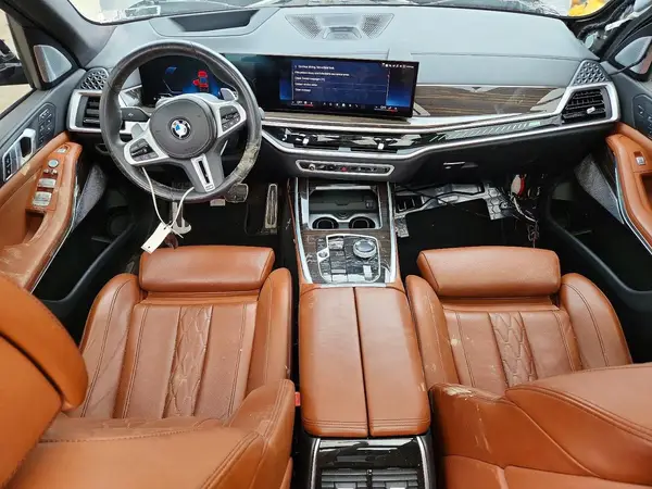 5UX33EM08R9U31933 2024 BMW X7 - Image 8
