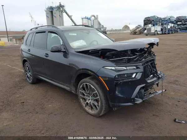 5UX33EM08S9X65854 2025 BMW X7 - Image 1