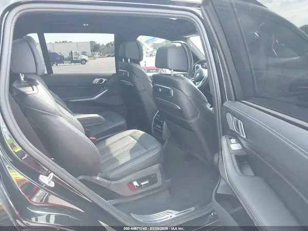 5UX33EM08S9Z35338 2025 BMW X7 - Image 8