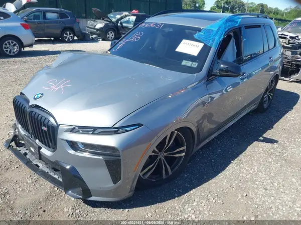 5UX33EM08T9103645 2026 BMW X7 - Image 2