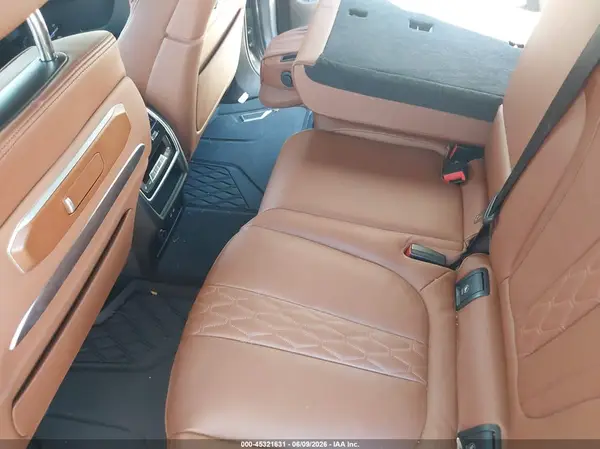 5UX33EM08T9103645 2026 BMW X7 - Image 8