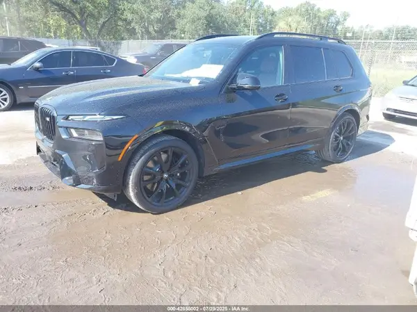 5UX33EM08T9105427 2026 BMW X7 - Image 2