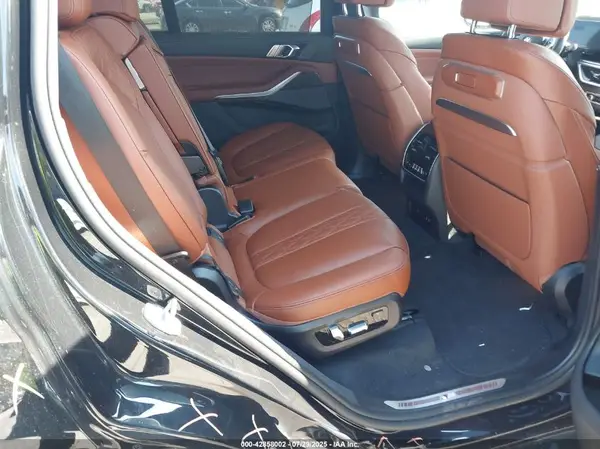 5UX33EM08T9105427 2026 BMW X7 - Image 8
