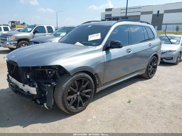 5UX33EM09P9N85404 2023 BMW X7 - Image 2