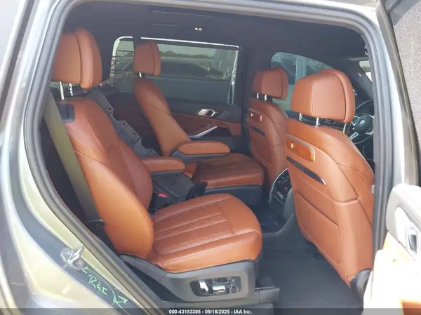 5UX33EM09P9N85404 2023 BMW X7 - Image 8