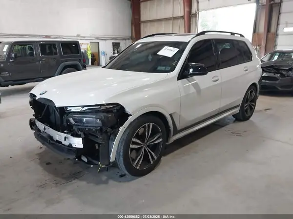 5UX33EM09P9P12572 2023 BMW X7 - Image 2