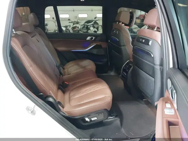5UX33EM09P9P12572 2023 BMW X7 - Image 8
